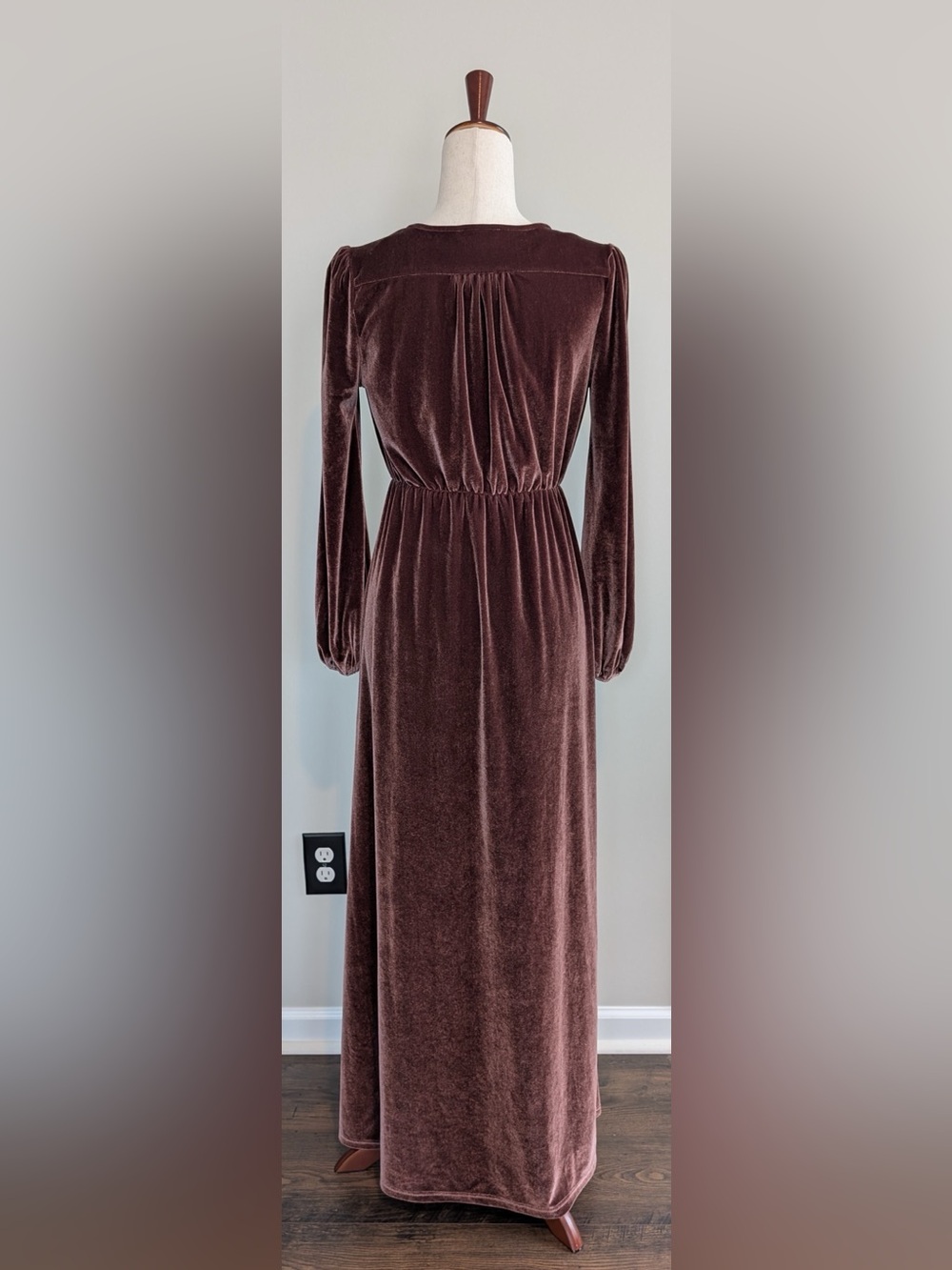 Baltic Born Sadie Velvet Maxi Dress Dusty Plum Size Small - Picture 5 of 14
